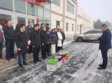 節(jié)日慰問(wèn)送真情 情系一線暖人心